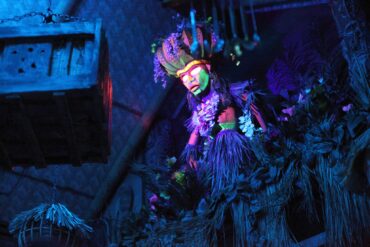 18 Must-Visit Bars At Disney World 61 Trader Sam's in Disney's Polynesian Village Resort