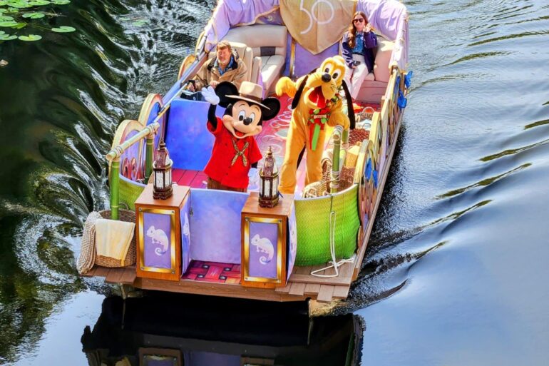 Walt Disney World Character Cavalcades, Motorcades, Flotillas & Cruises 151 Mickey and Pluto on a pontoon boat