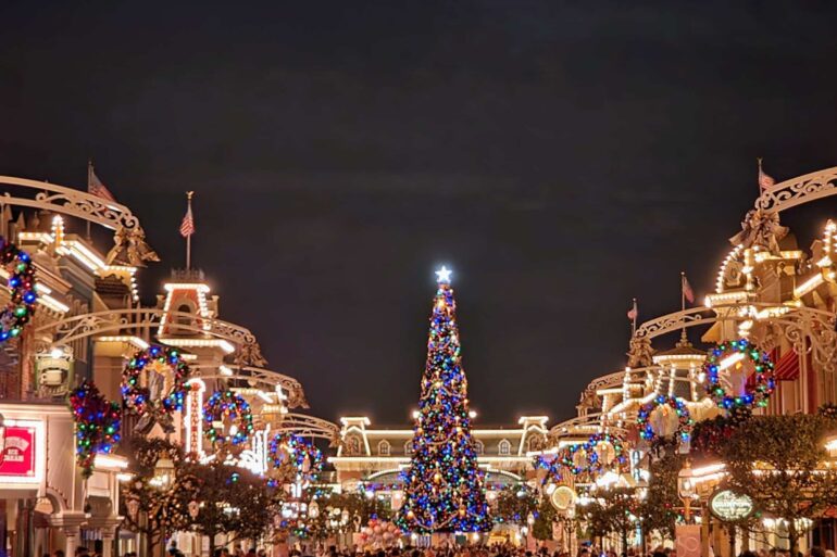 Magic Kingdom Christmas Guide & Photo Tour 590 Main Street USA in Magic Kingdom at Christmas