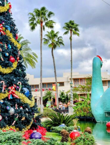 Hollywood Studios Christmas Guide & Photo Tour 77 Dinosaur Gertie and the Hollywood Studios Christmas tree