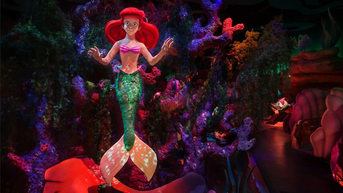 The Little Mermaid - Ariel's Undersea Adventure Ride Review - Park