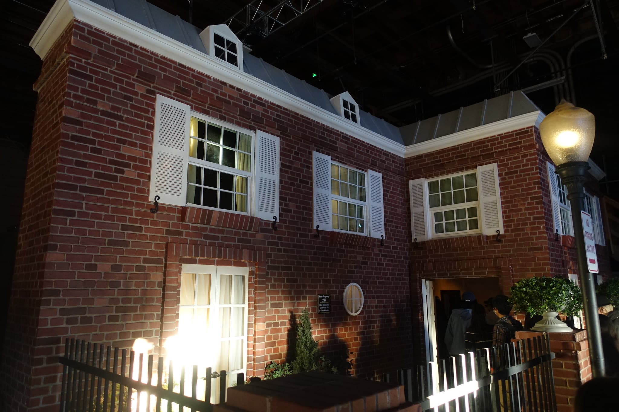 Universal Halloween Horror Nights Survival Guide for Fraidy Cats - Park