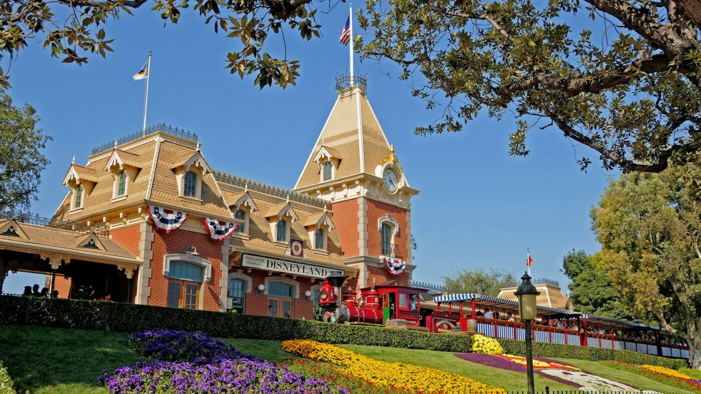 Disneyland Railroad Review - Park Savers