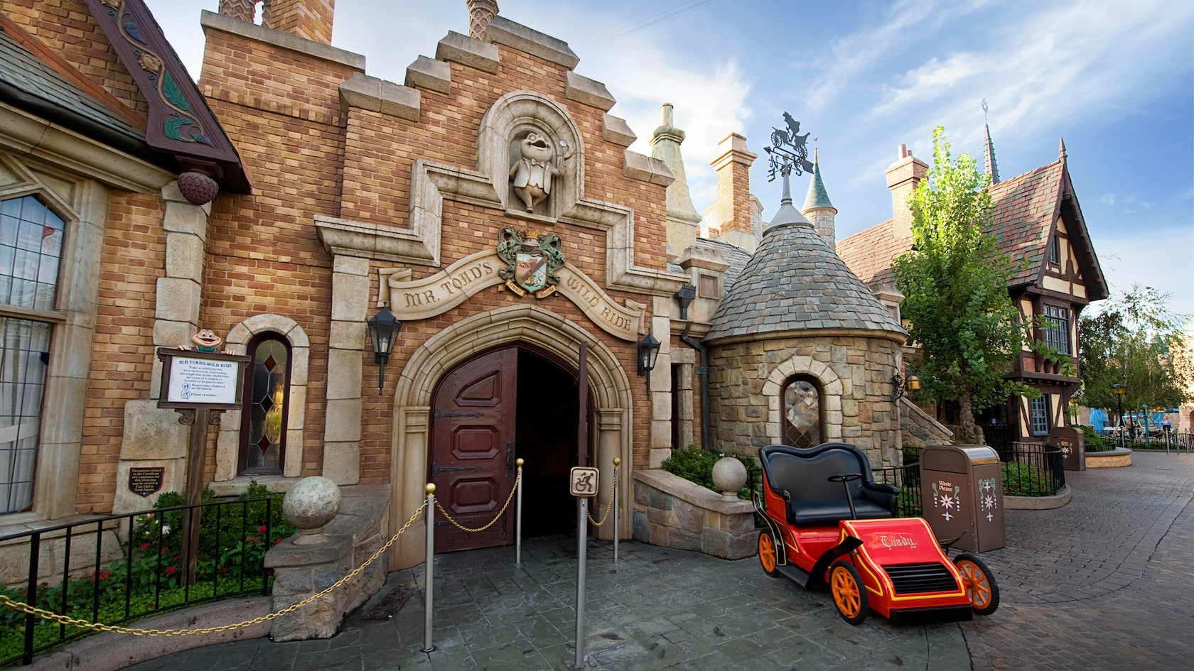 Entrance for the ride with red cart in front