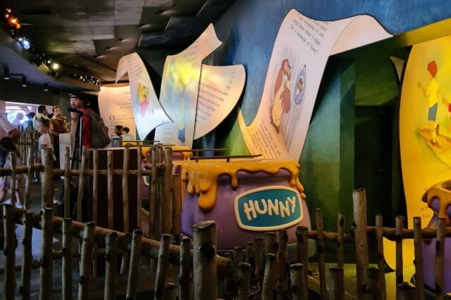 Pooh Ride Sign The Many Adventures of Winnie the Pooh Ride Review | Disney World ...