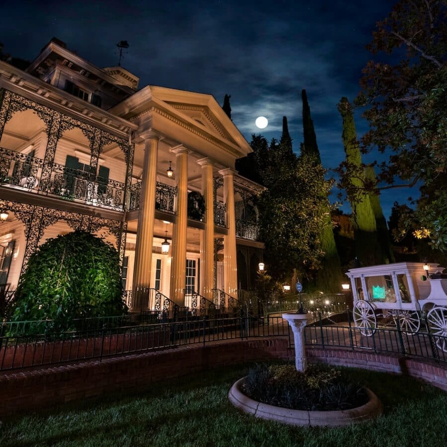 Haunted Mansion Ride Review | Disney World - Park Savers