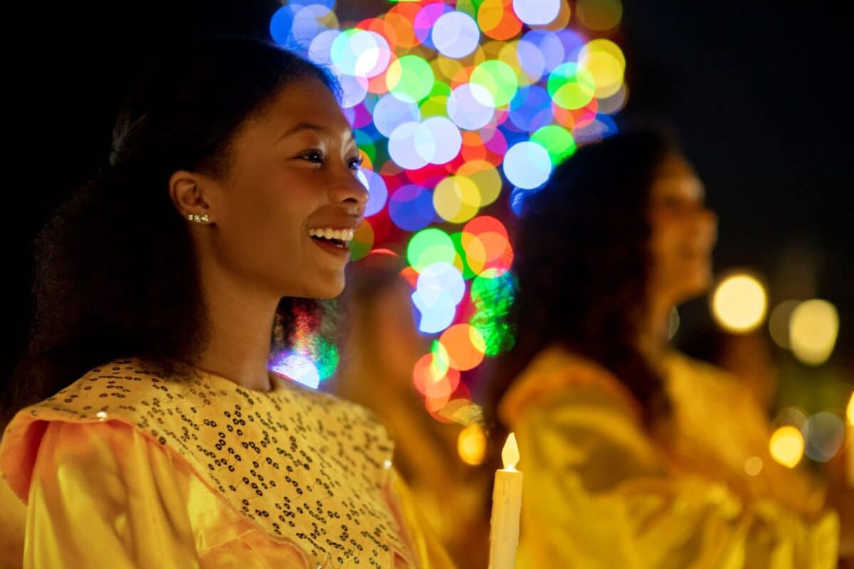 2026 EPCOT Candlelight Processional: The Stunning Show You Can't Miss 9 svg%3E